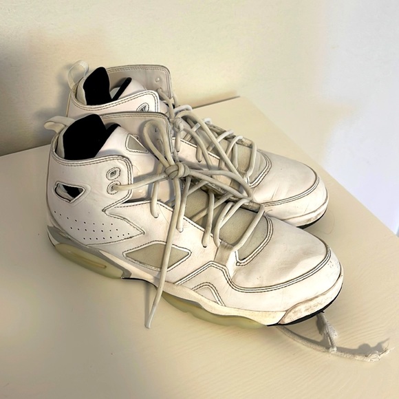 Jordans shoes female - Picture 1 of 5